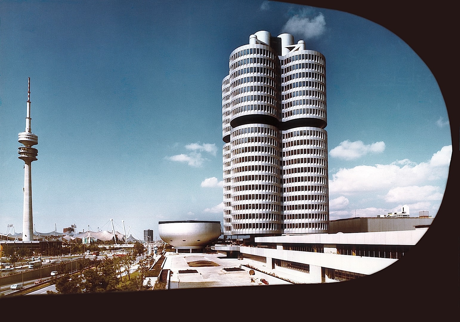 Name:  bmw-s-tower-and-museum-in-munich-celebrate-40-years-of-existence-1080p-2.jpg
Views: 6038
Size:  541.7 KB
