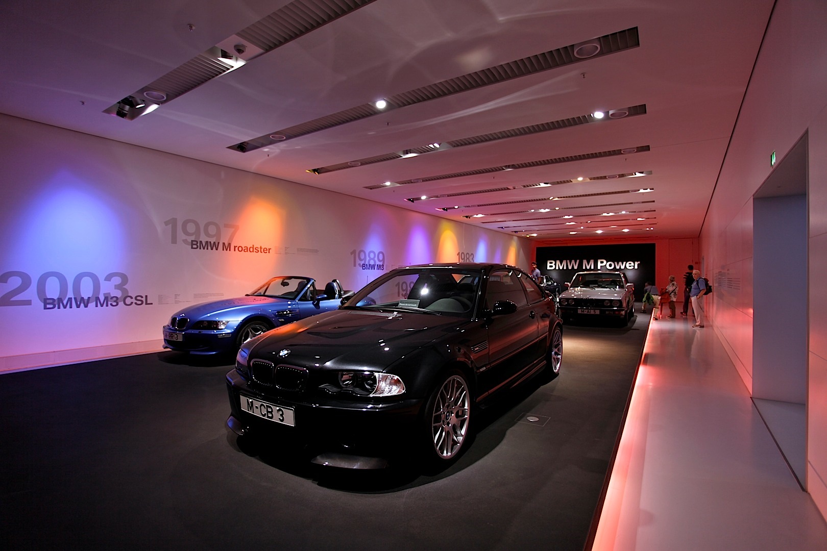 Name:  bmw-s-tower-and-museum-in-munich-celebrate-40-years-of-existence-1080p-23.jpg
Views: 3786
Size:  317.5 KB