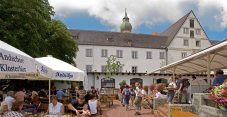 Name:  Kloster Andrechs  10_by_andechs_kloster_biergarten_roland_rossner_3_452x.jpg
Views: 14045
Size:  33.9 KB