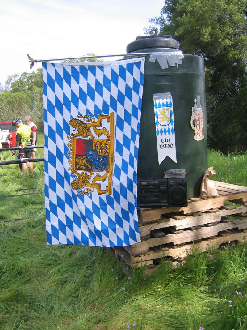 Name:  Bavarian-flag-on-water-tank.jpg
Views: 287
Size:  126.8 KB