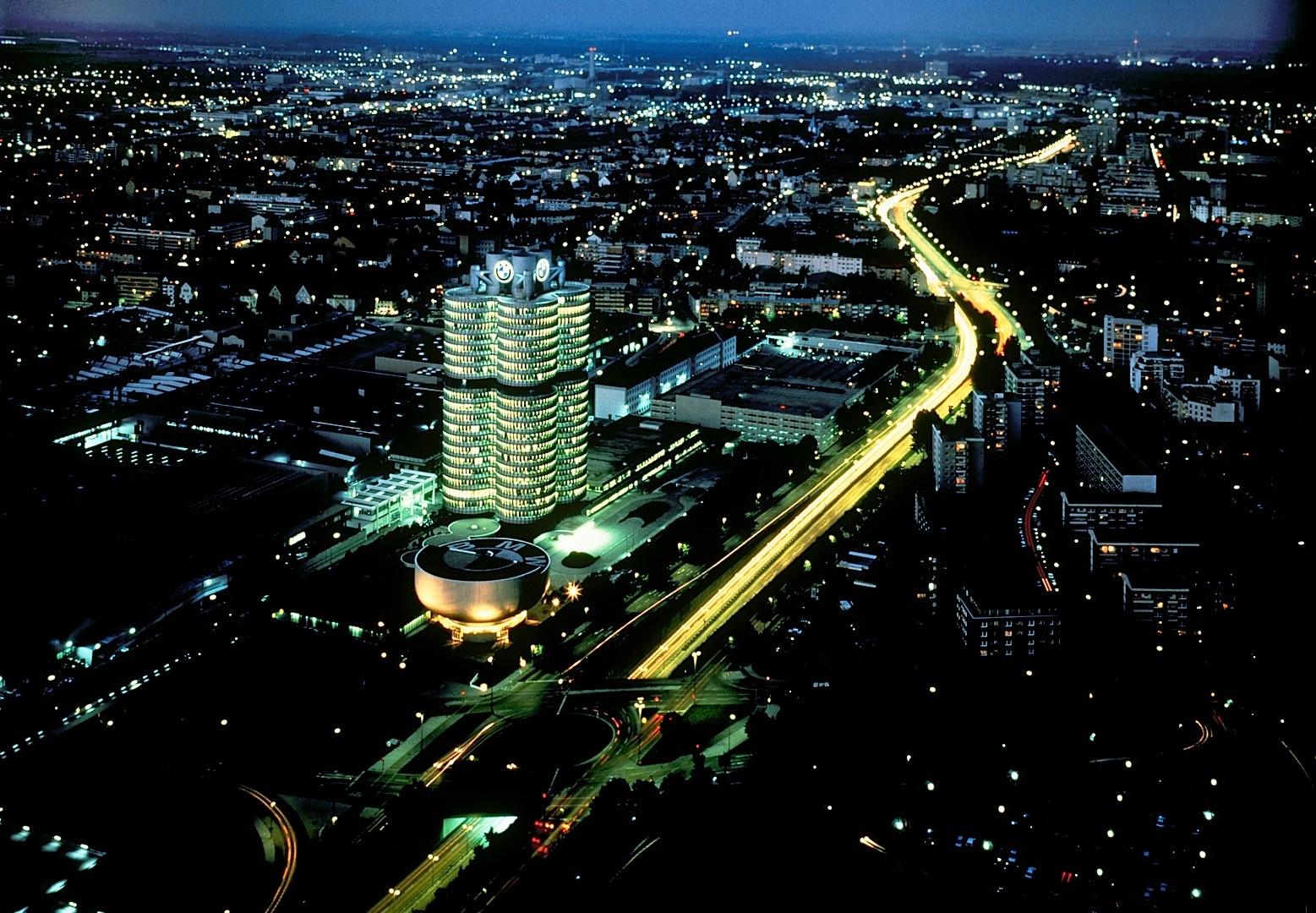 Name:  bmw-s-tower-and-museum-in-munich-celebrate-40-years-of-existence-1080p-6.jpg
Views: 5256
Size:  555.8 KB